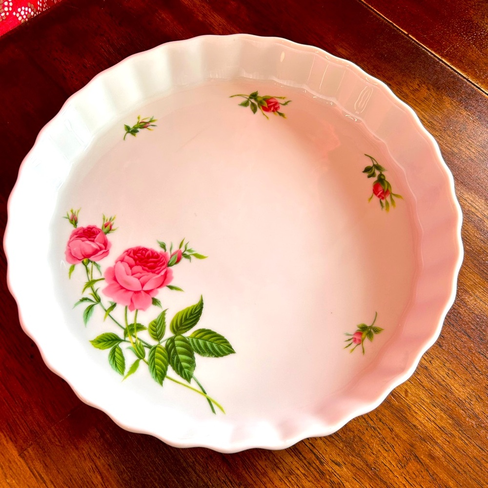 Beautiful Porcelain Rose Pie Quiche Baking Pan